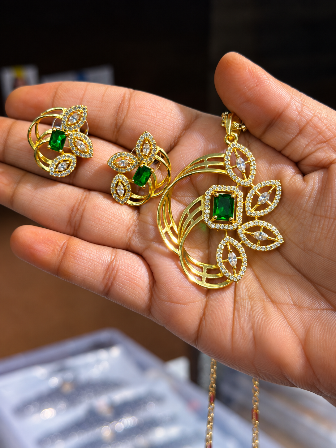 AD Pendant Set – Elegant Designer Pendant Jewellery