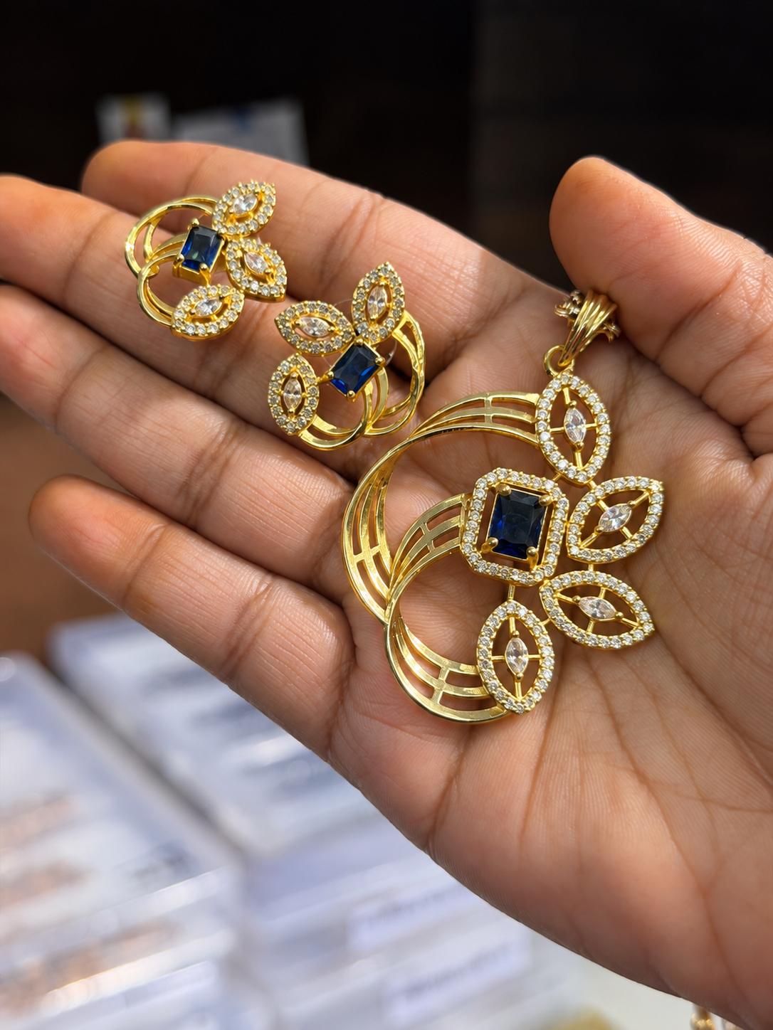 AD Pendant Set – Elegant Designer Pendant Jewellery - Image 3