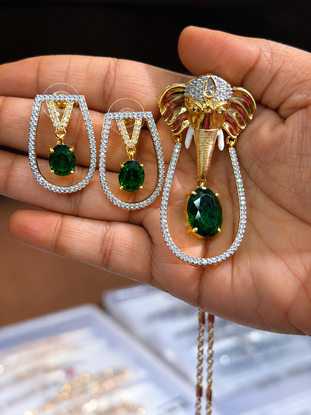 AD Pendant Set – Elegant Designer Pendant Jewellery