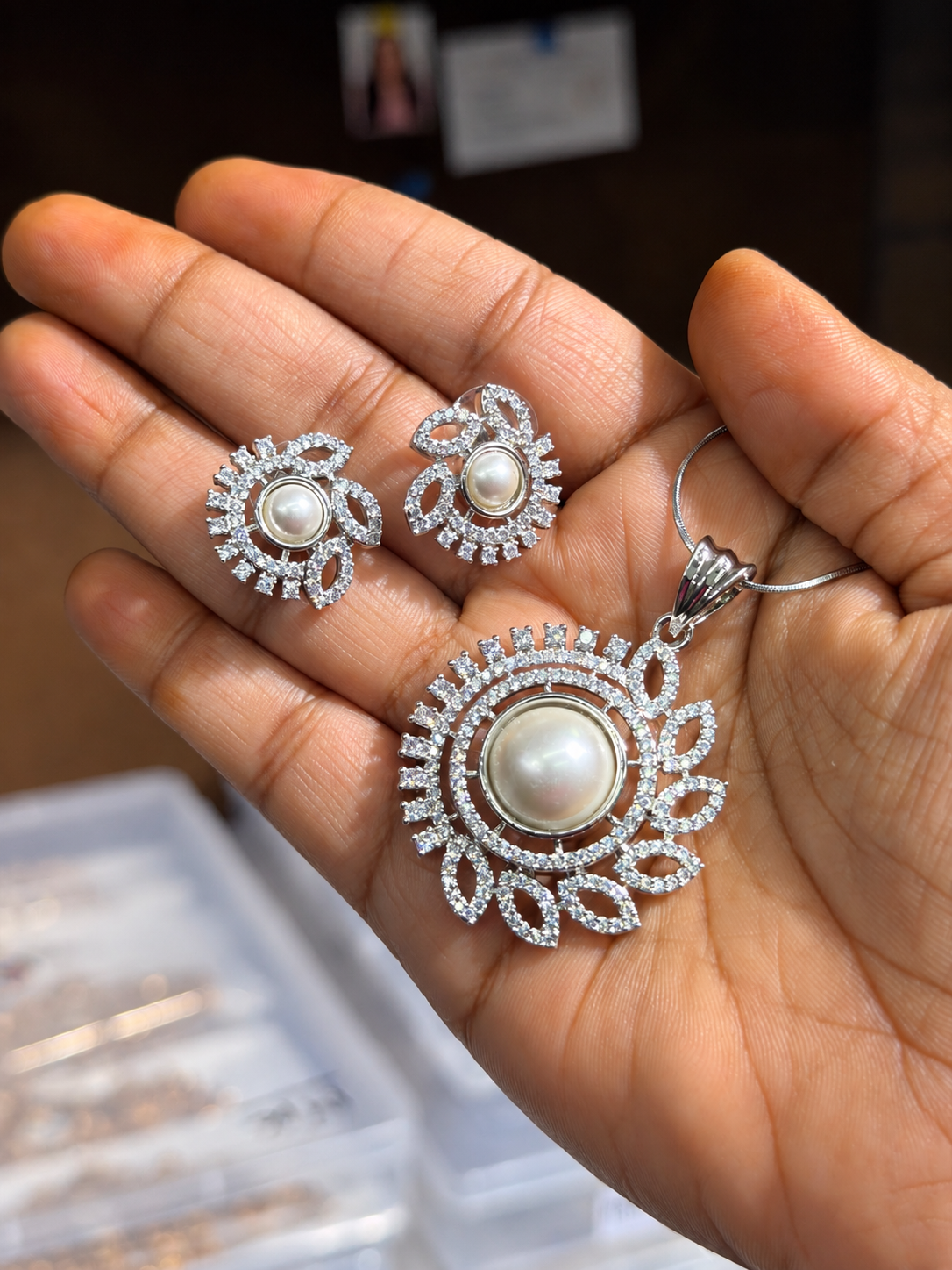 AD Pendant Set – Elegant Designer Pendant Jewellery