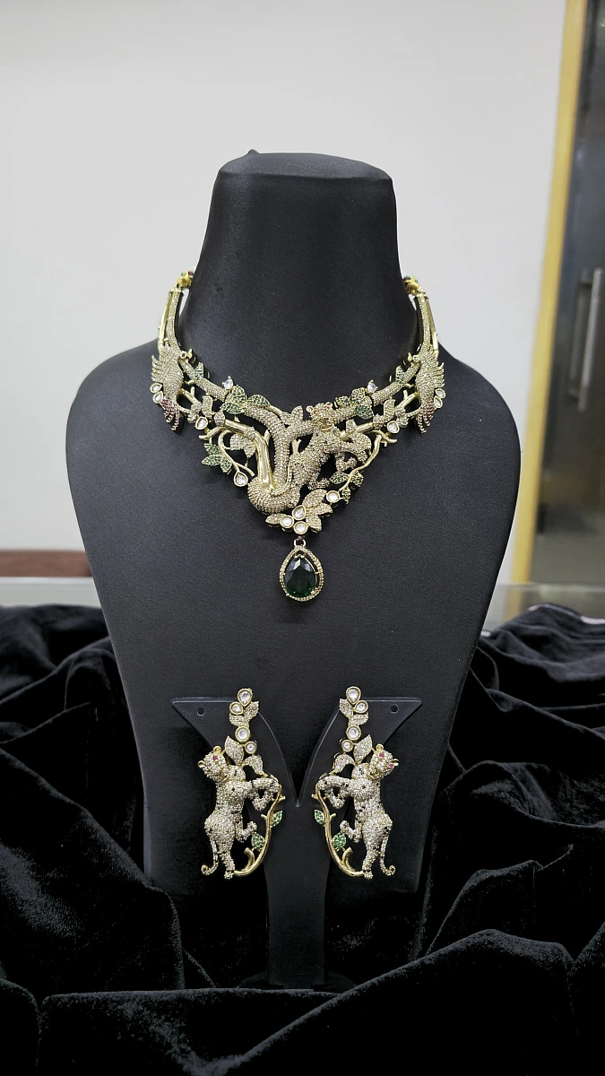 Wildvine Necklace Set - Image 2
