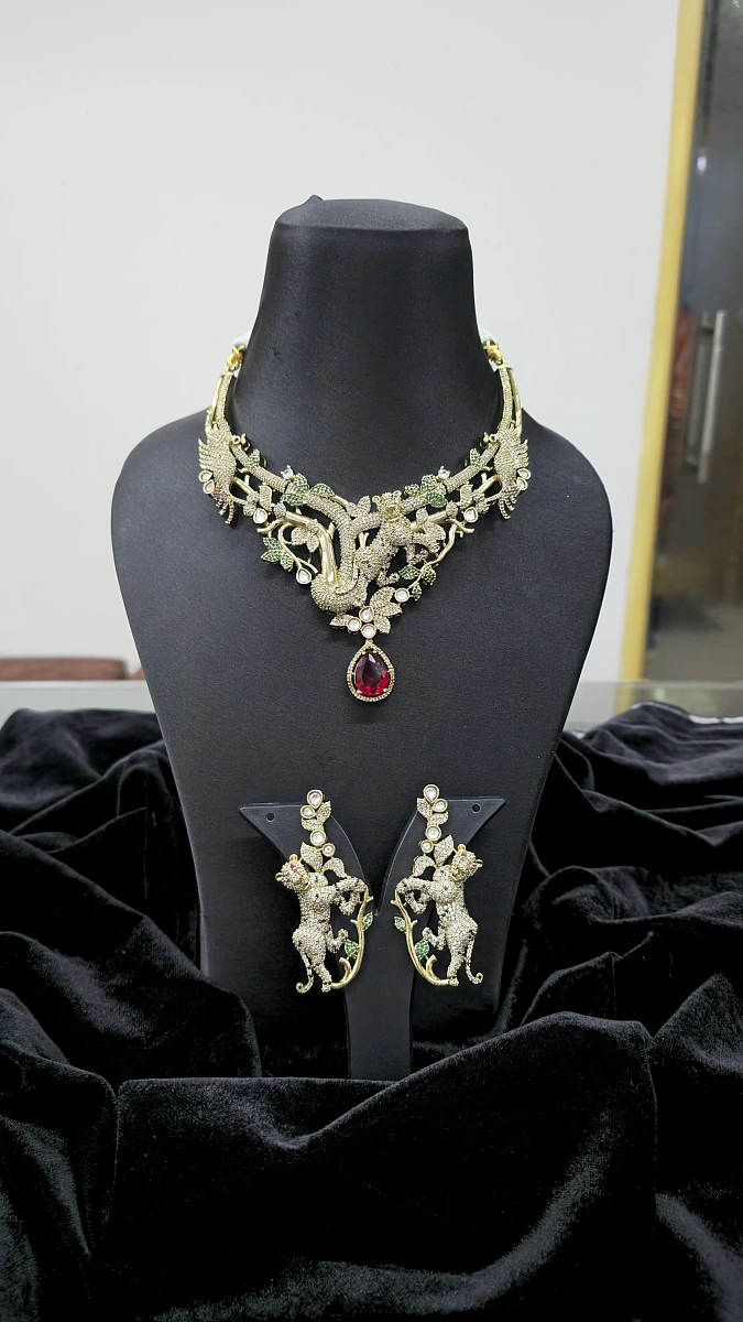Wildvine Necklace Set - Image 2