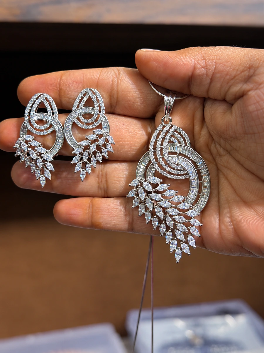 AD Pendant Set – Elegant Designer Pendant Jewellery
