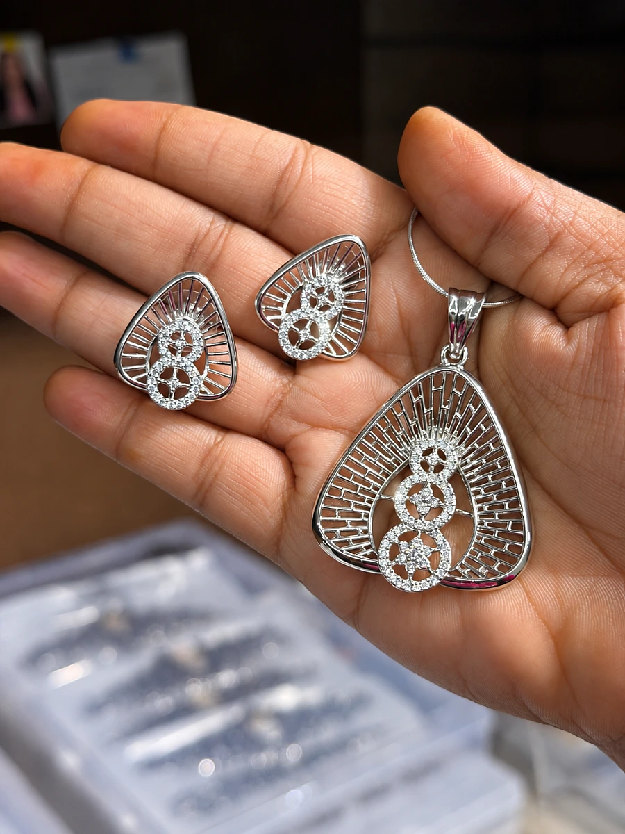 AD Pendant Set – Elegant Designer Pendant Jewellery