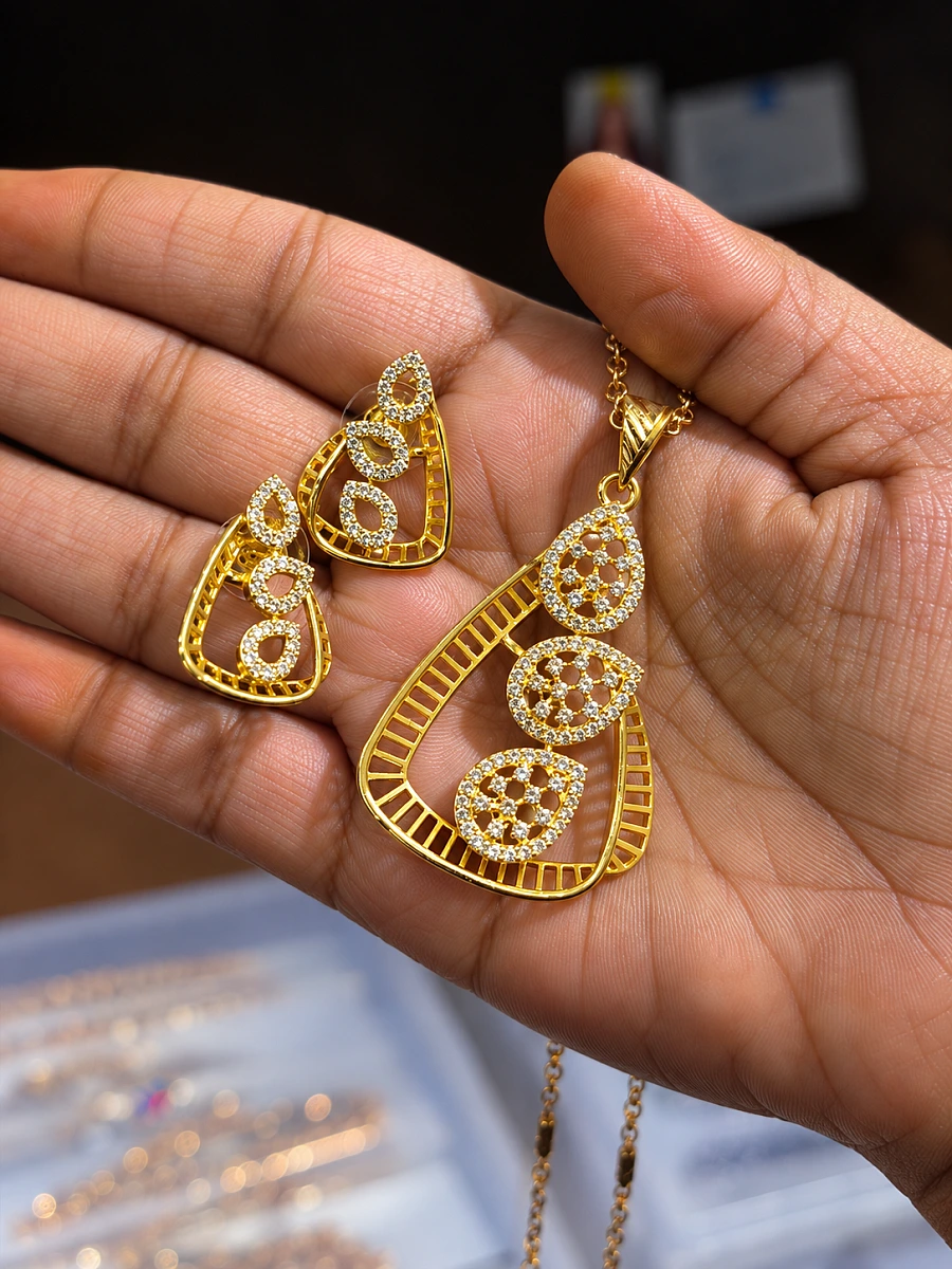 AD Pendant Set – Elegant Designer Pendant Jewellery