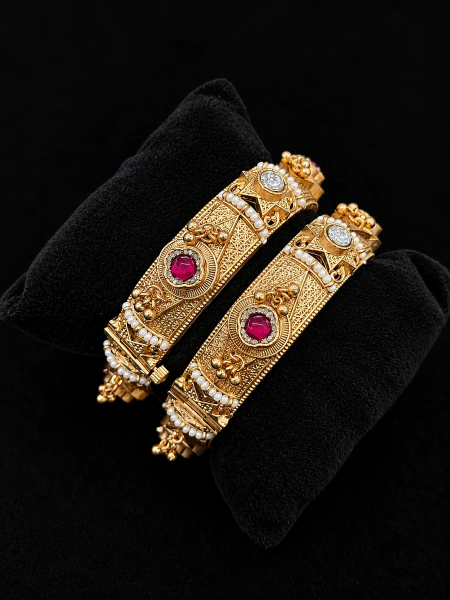 Rajwadi Gold Look-Alike Openable Bangles – Brass Alloy Traditional Jewellery