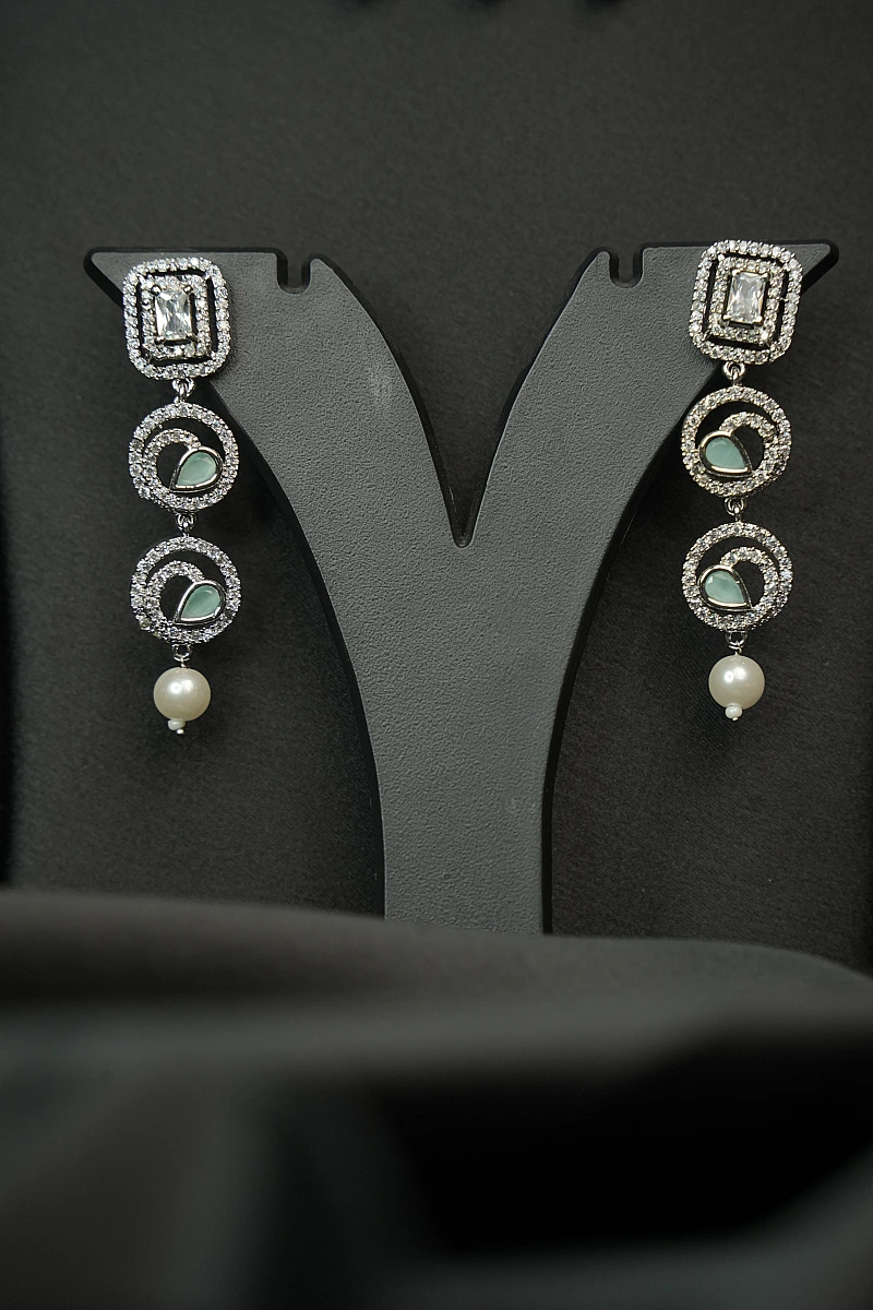 Elegant AD Necklace Set with Matching Earrings - Image 4