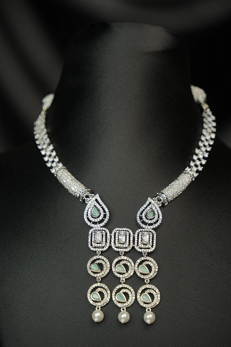 Elegant AD Necklace Set with Matching Earrings - Image 2