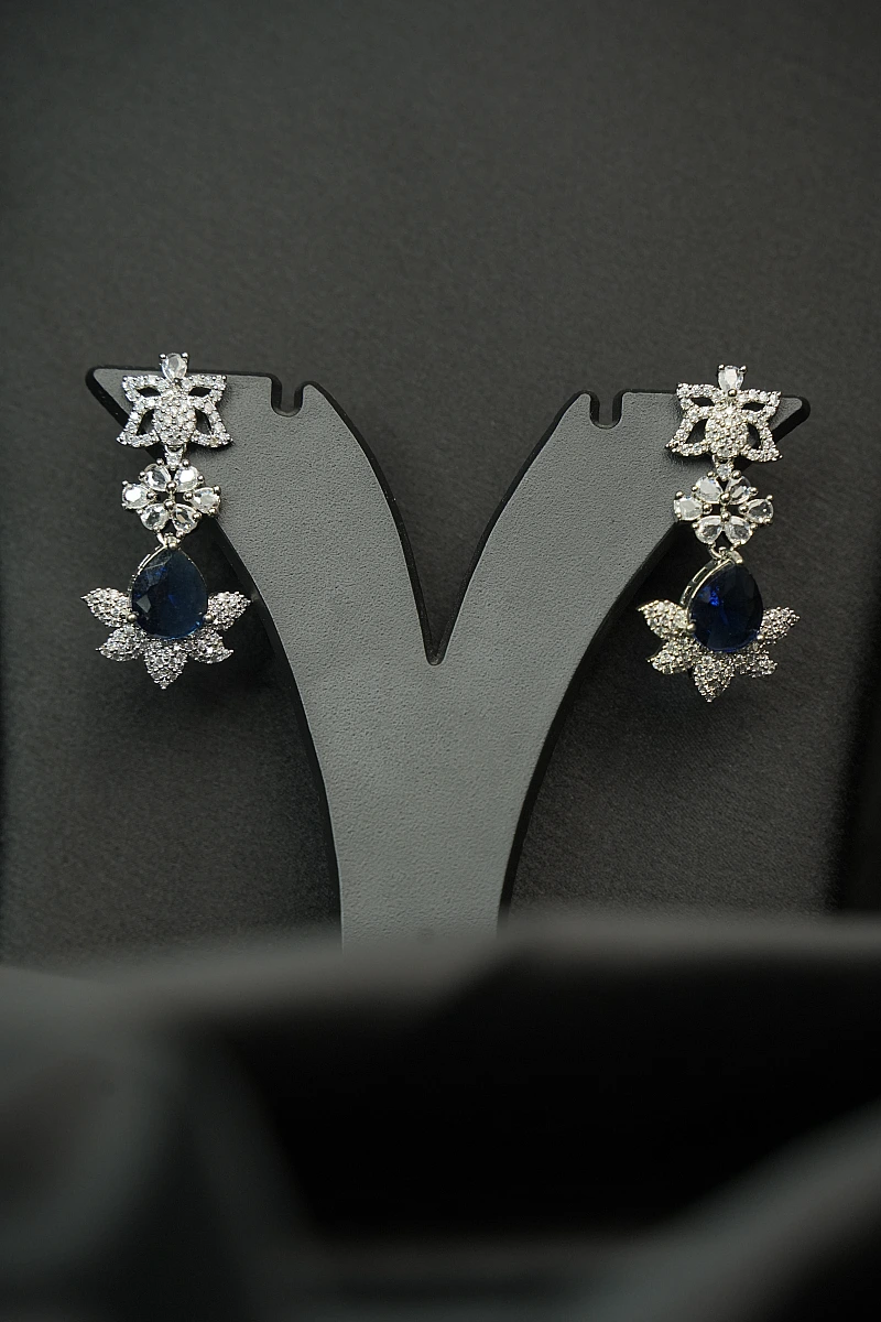 Elegant AD Necklace Set with Matching Earrings - Image 2