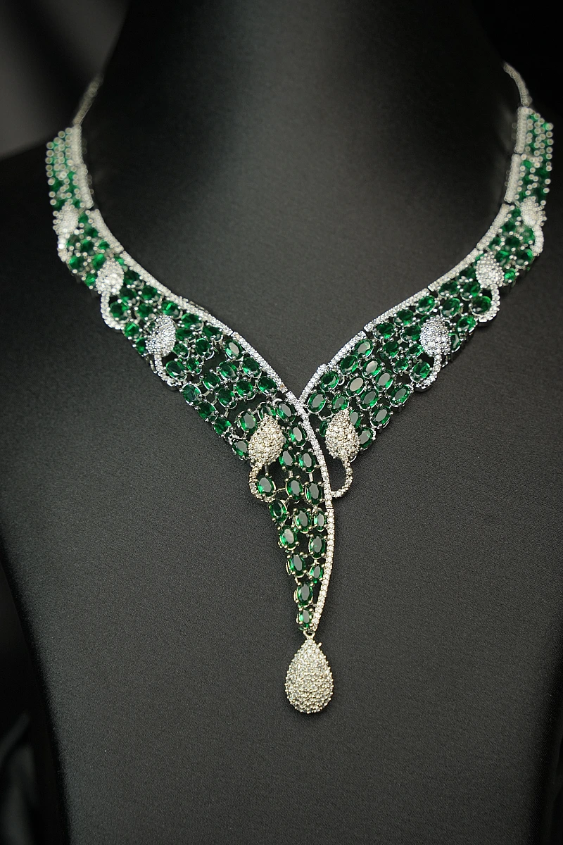 Elegant AD Necklace Set with Matching Earrings - Image 3