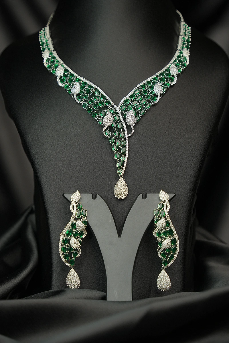 Elegant AD Necklace Set with Matching Earrings - Image 2