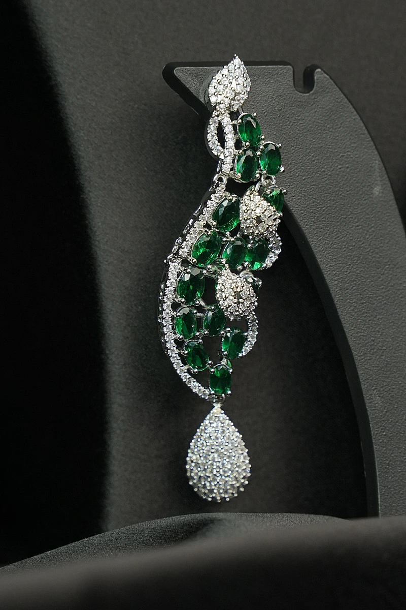 Elegant AD Necklace Set with Matching Earrings - Image 5