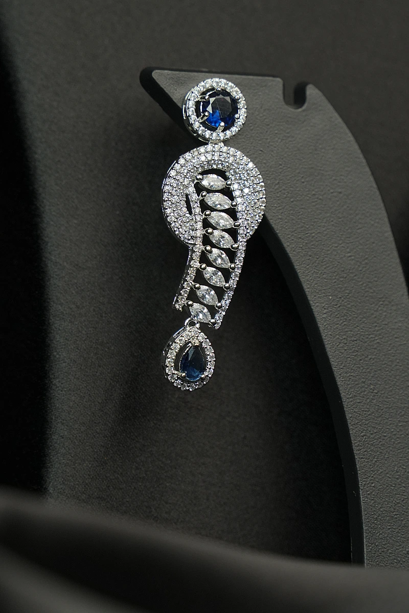 Elegant AD Necklace Set with Matching Earrings - Image 6