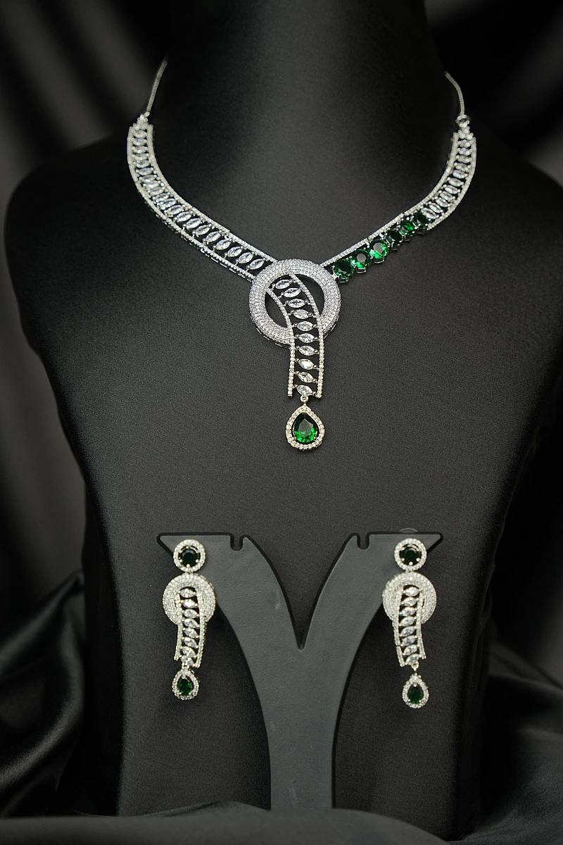 Elegant AD Necklace Set with Matching Earrings - Image 2