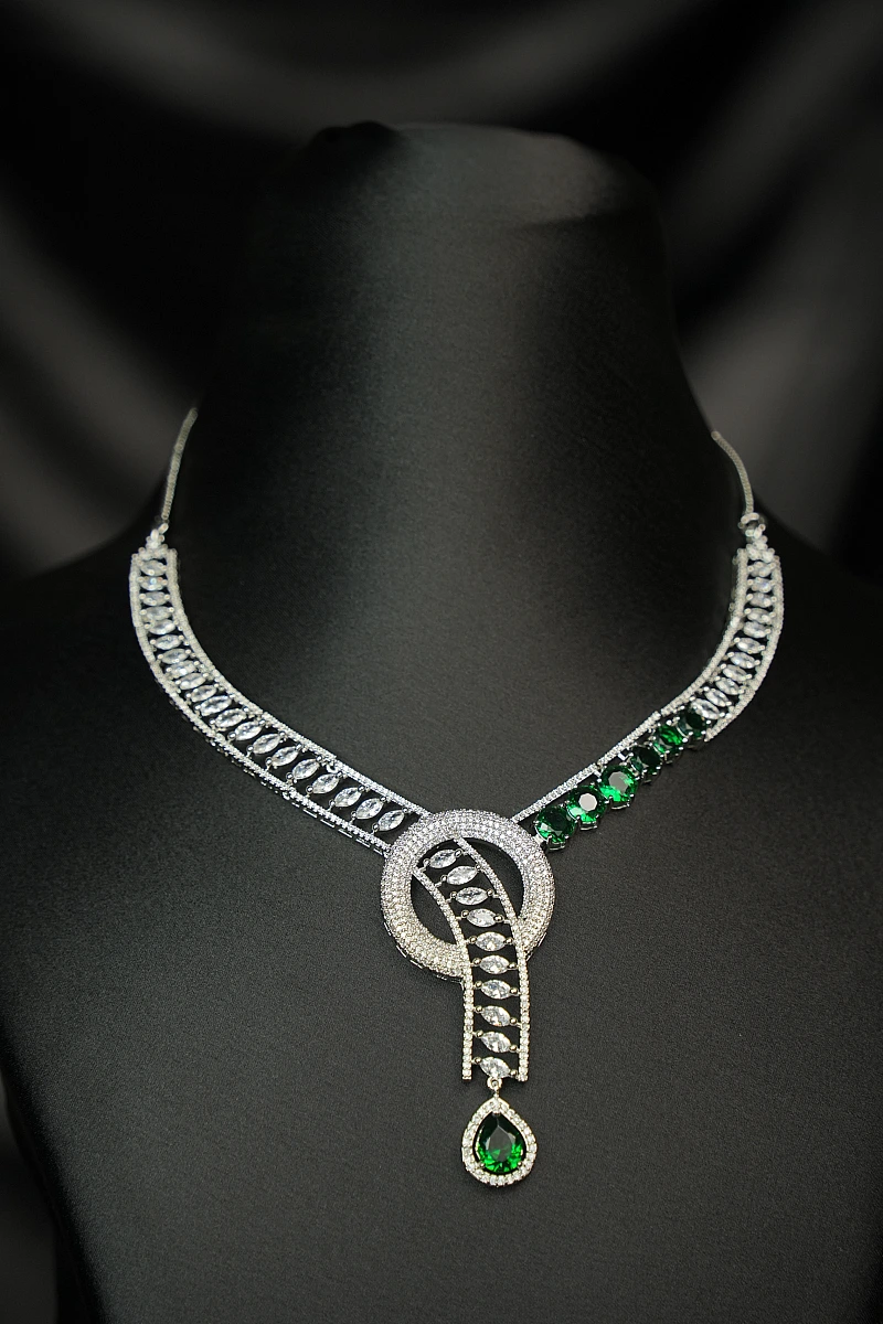 Elegant AD Necklace Set with Matching Earrings - Image 3