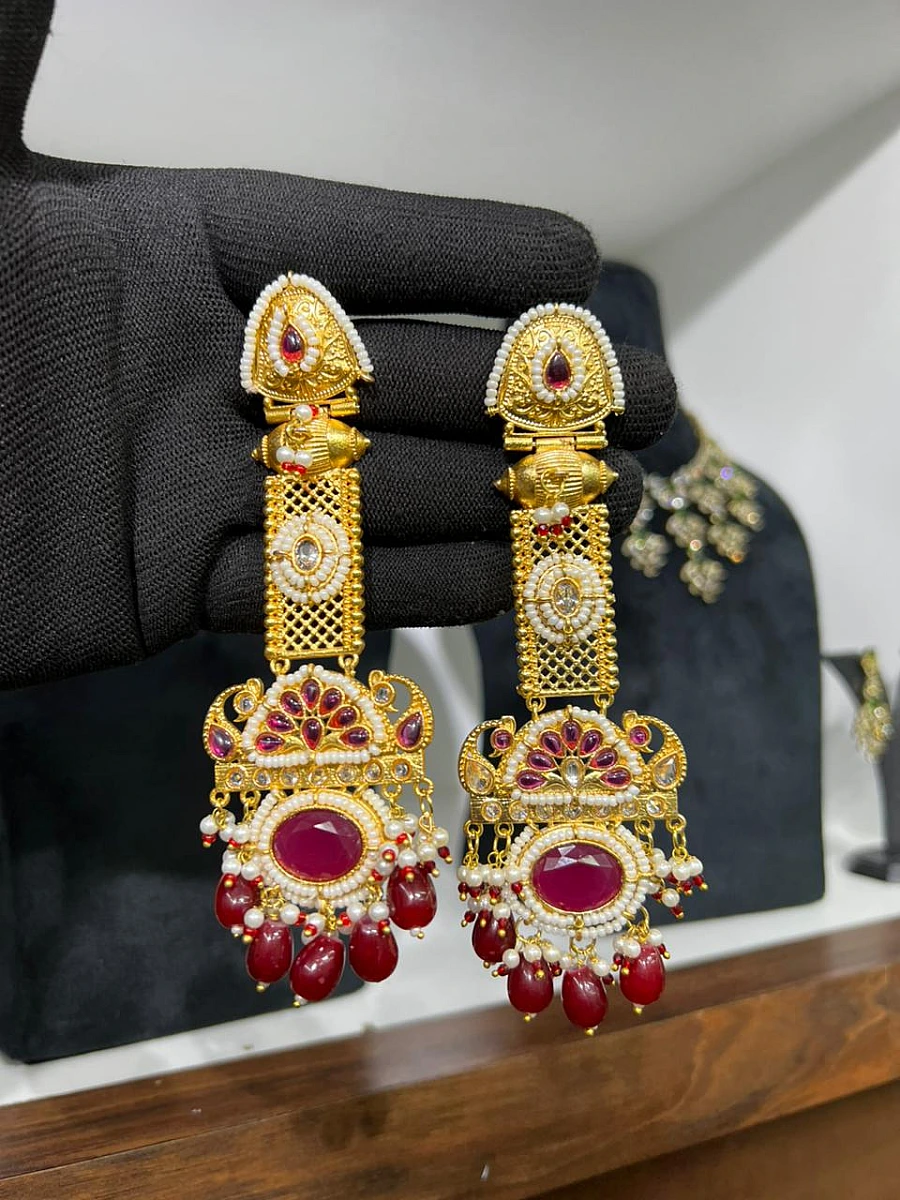 Scarlet Heritage Earring - Image 4